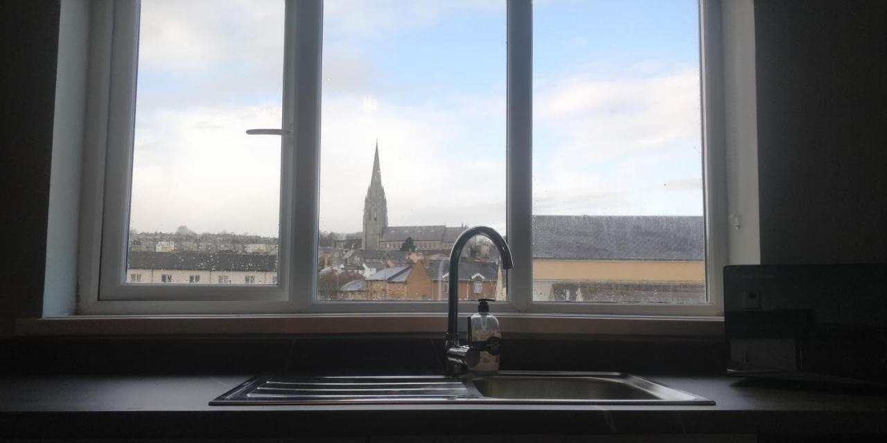 Free Derry Apartments Bagian luar foto